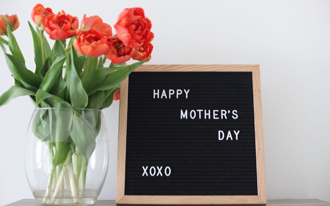 Roses in vase for mothers day with happy mother's day sign